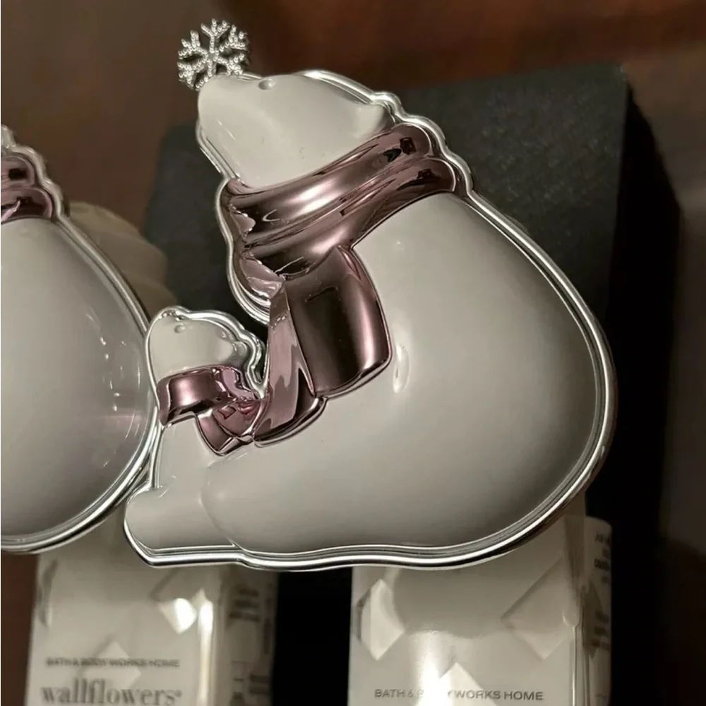 NWT Bath & Body Works Wallflower Plug In Polar Bear Snowflake Set of 2 - Picture 4 of 12